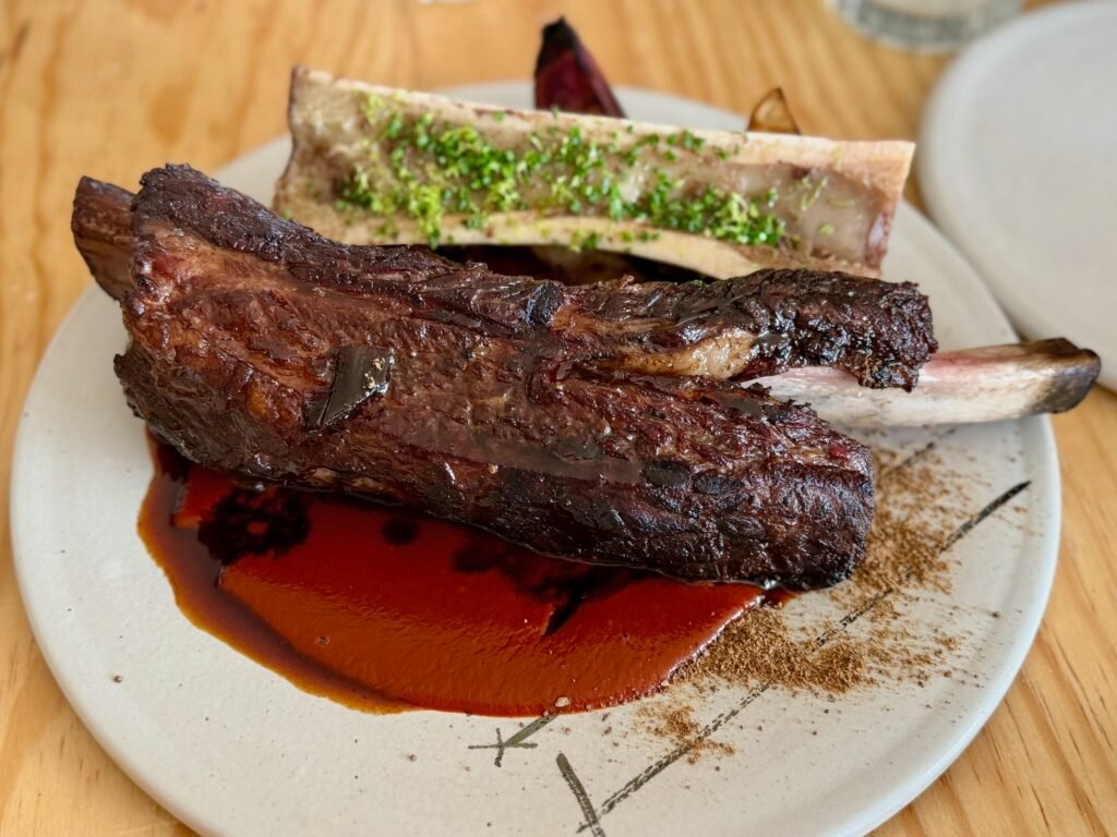 Short rib de 900 gramos en Hueso, Zona Esmeralda