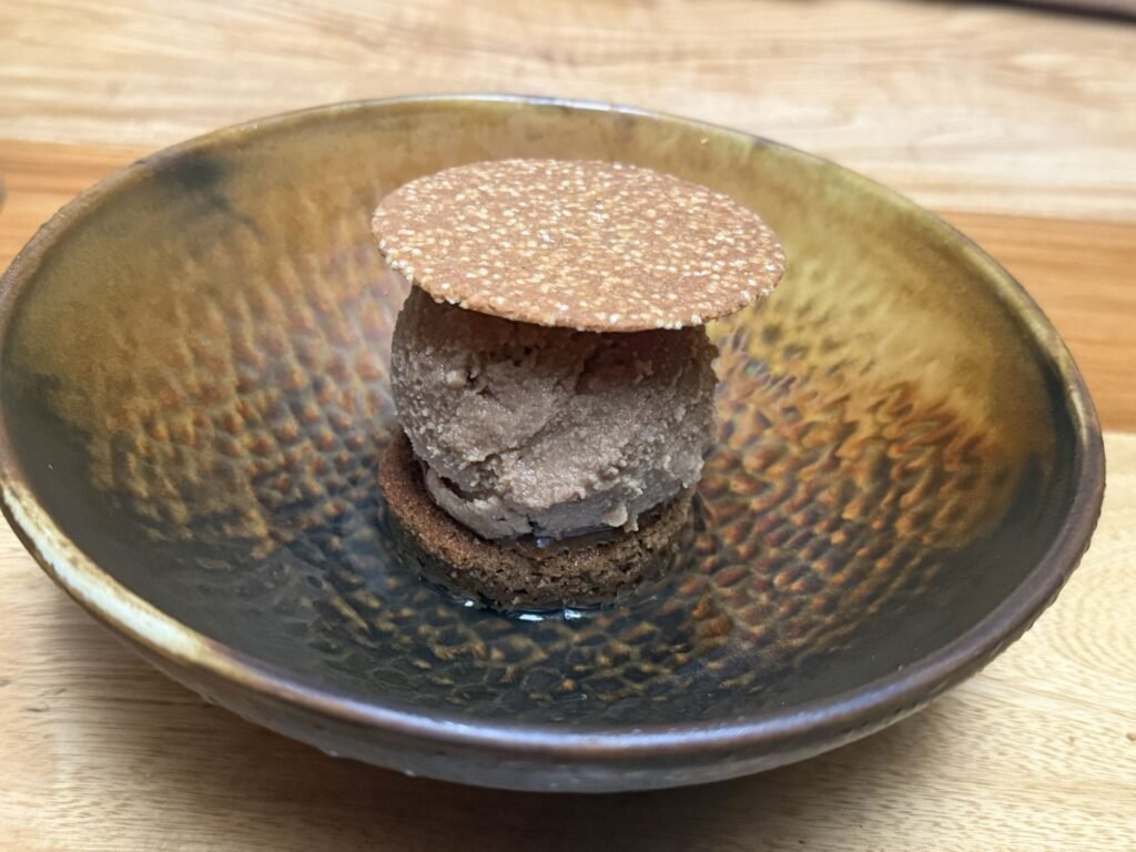 Nada Sobra en Baldío Postre de tejate de cacao con helado de mezquite en Baldío